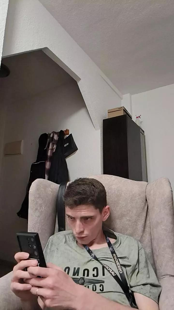 Offline albertillo2 on Cam4