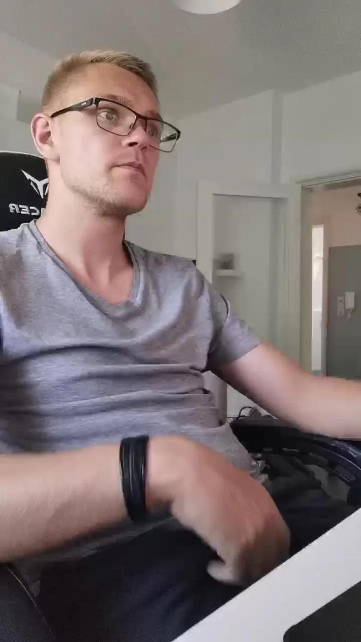 Aleex325 on Cam4 