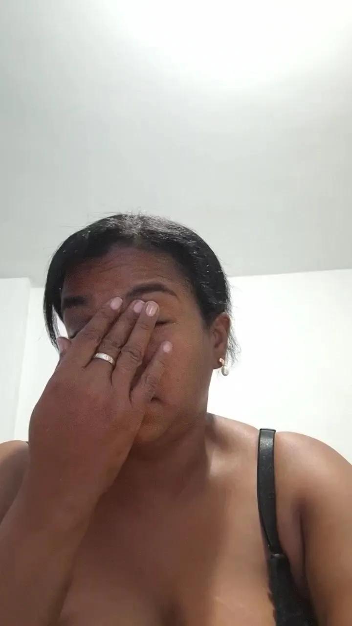 Offline alejandra69xxx on Cam4