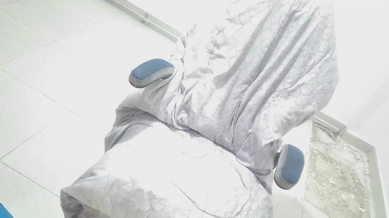 Offline alejandra69xxx on Cam4