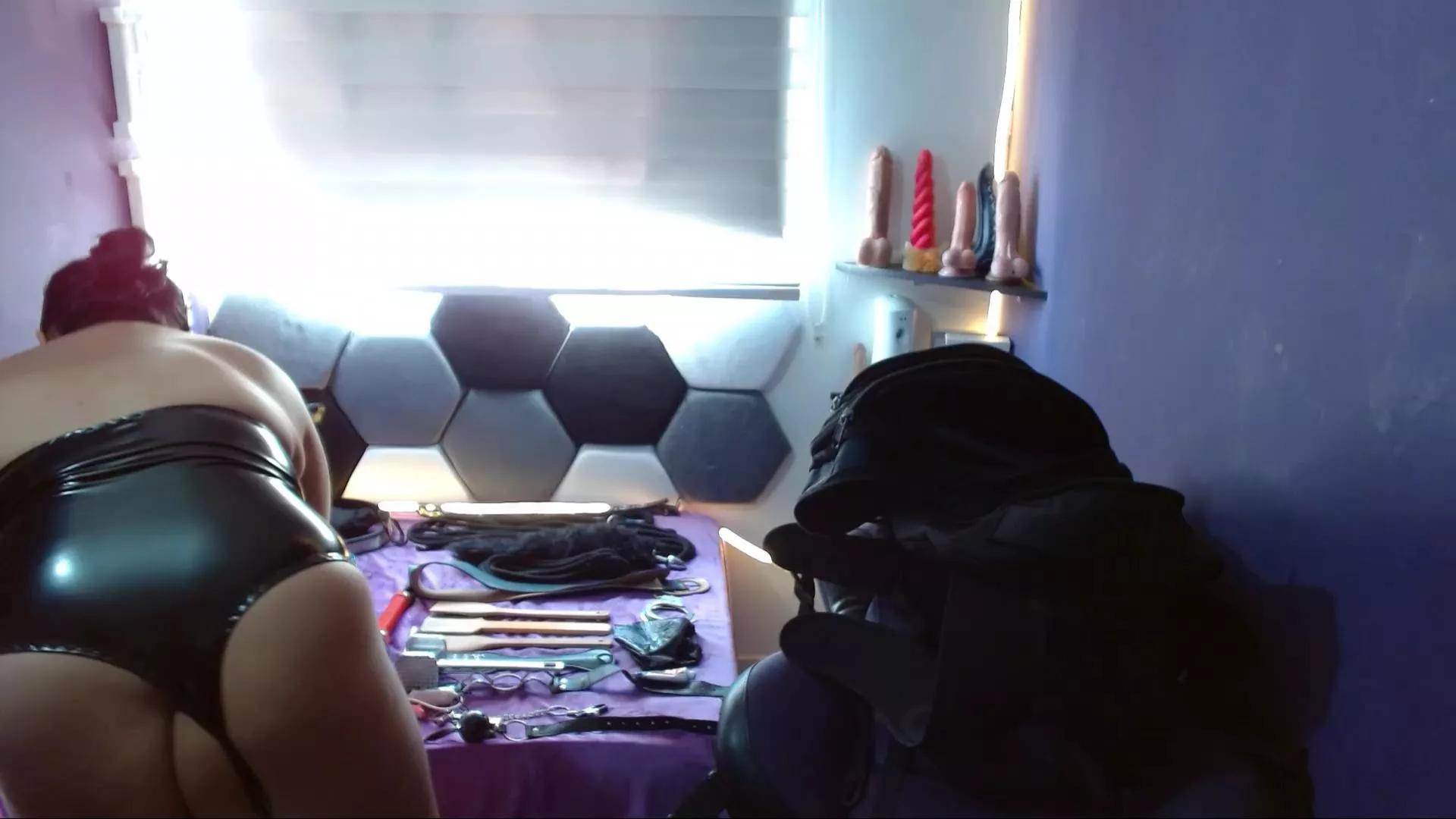 Offline alexa_slave77 on Cam4