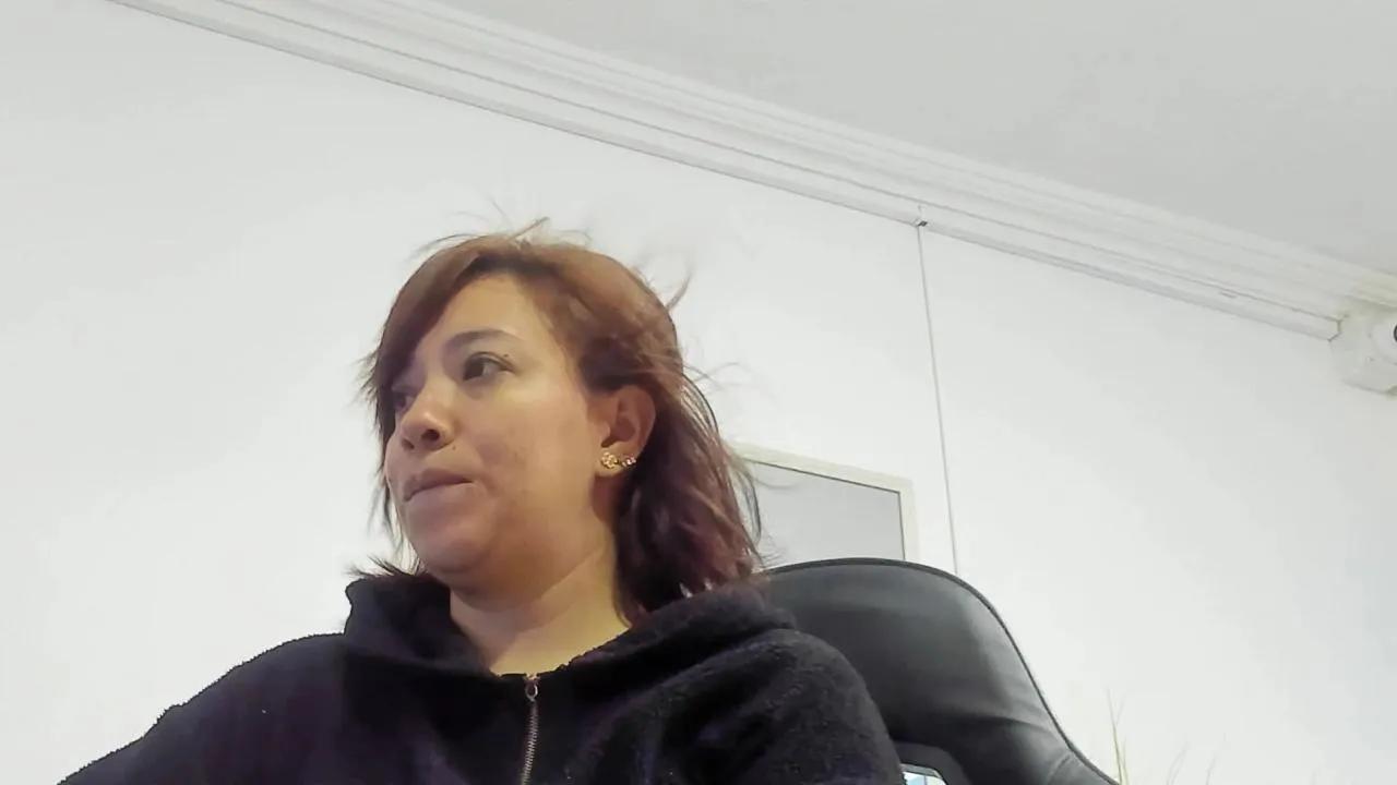 alma_fenix on Cam4 