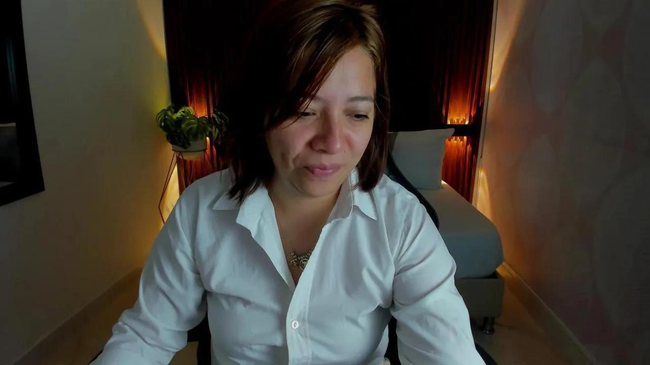 alma_fenix on Cam4 