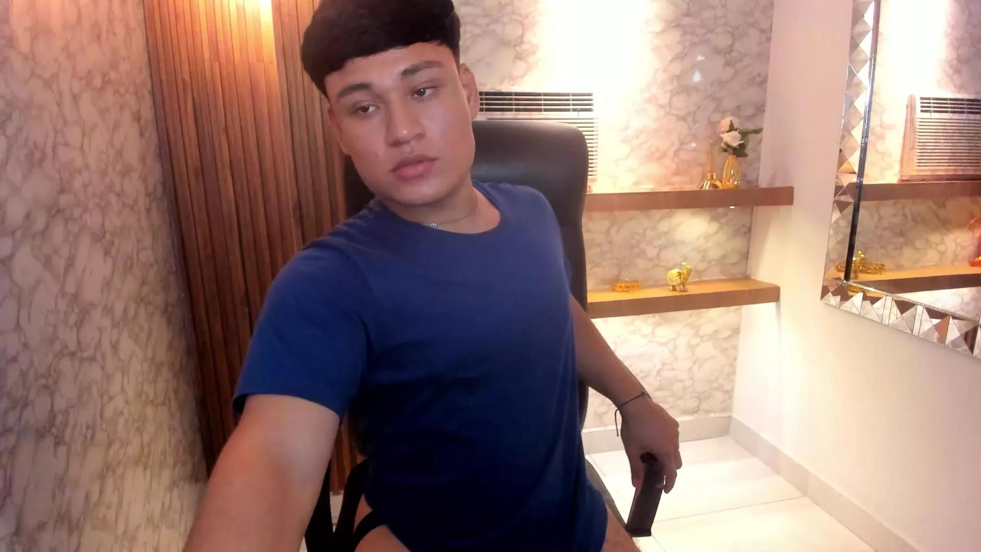Offline AndrewPeach on Cam4