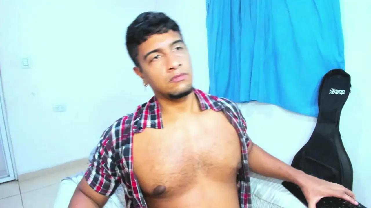 Offline andylemonda1 on Cam4