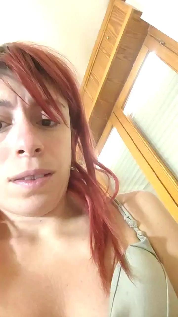 Offline Annarellapika on Cam4