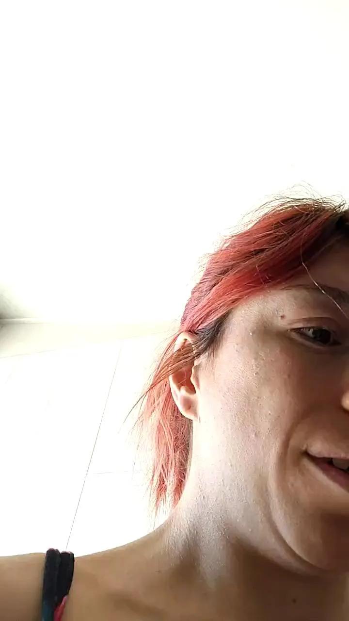 Offline Annarellapika on Cam4