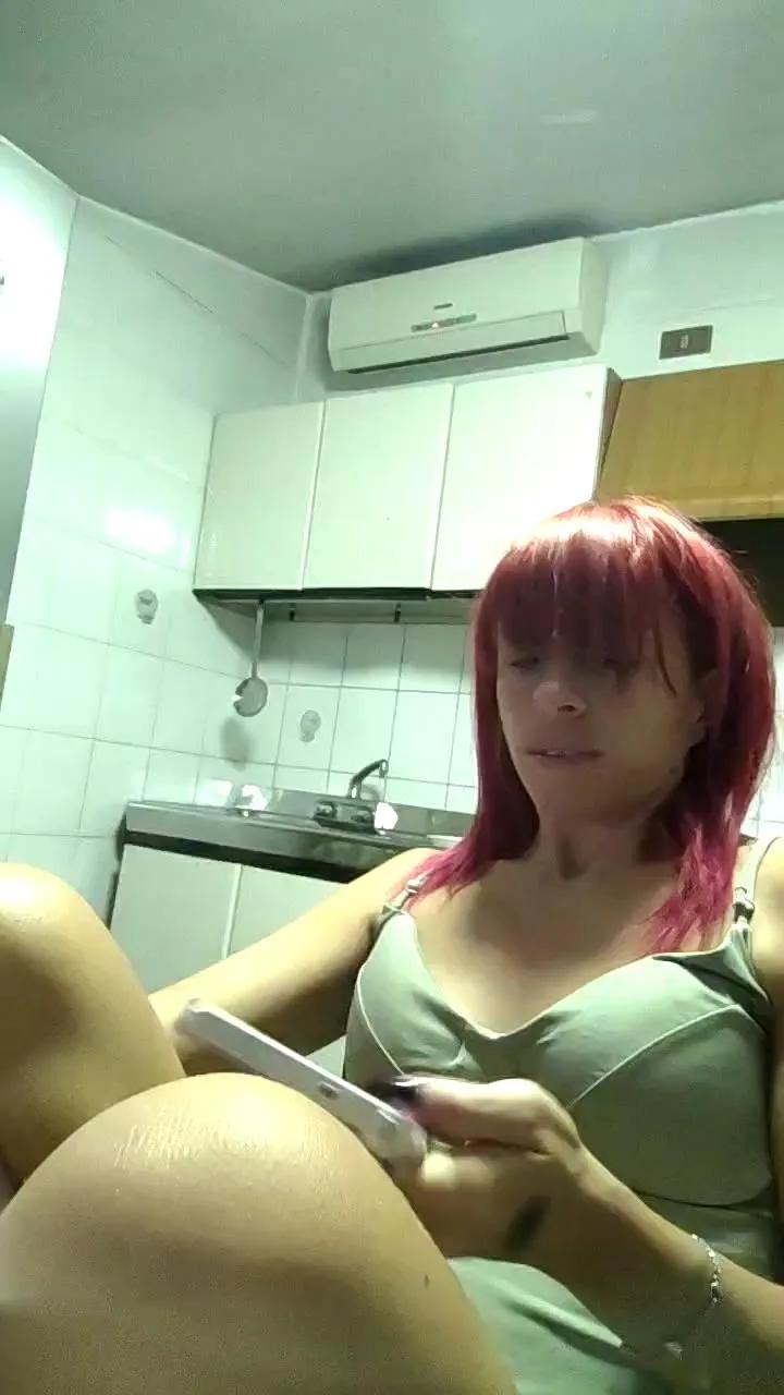 Offline Annarellapika on Cam4