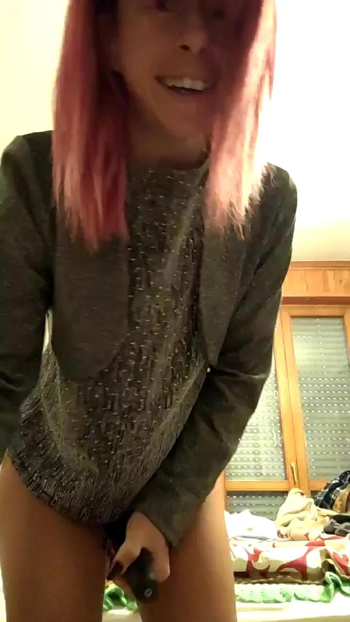 Offline Annarellapika on Cam4