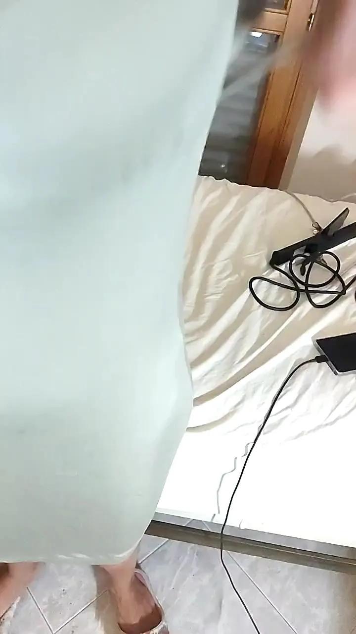 Offline Annarellapika on Cam4