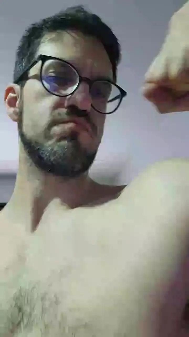 Offline AntonioMusculos on Cam4