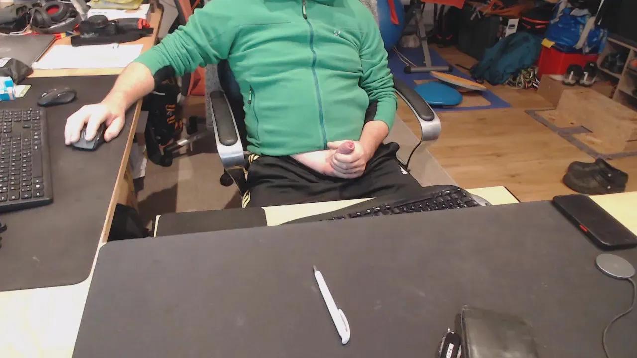 Offline armgai70 on Cam4