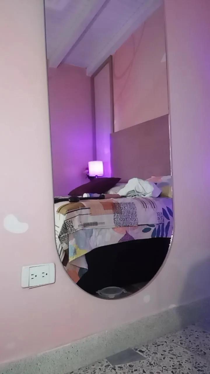 Offline AvaWhiite on Cam4