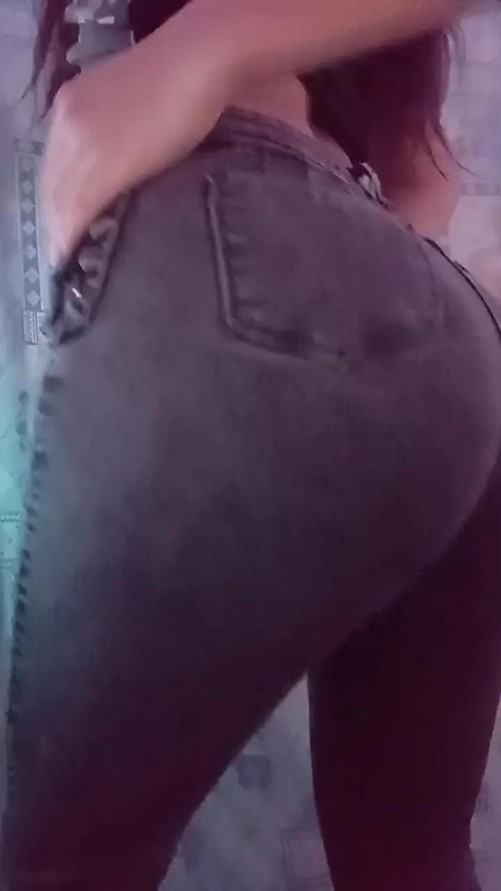 Offline BellaHotsita on Cam4