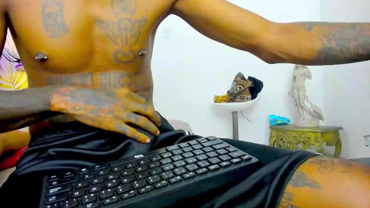 bigblackhottx1 on Cam4 