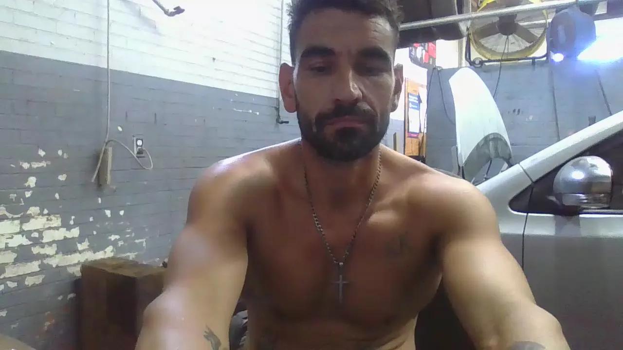 Offline Bigtoyguy34 on Cam4