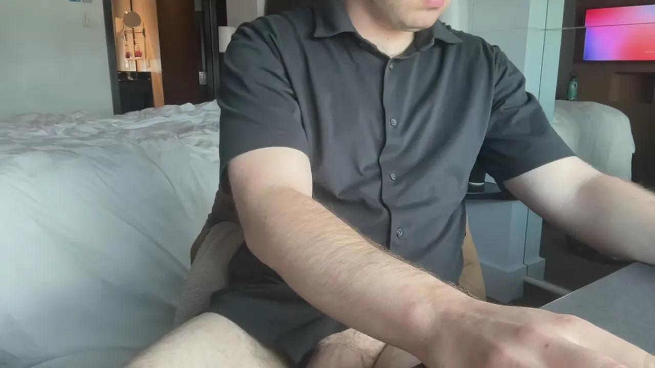 Offline boredhornyboy19 on Cam4