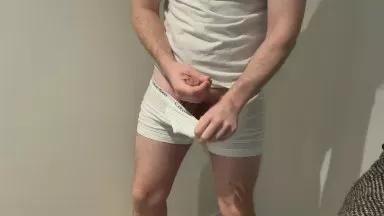 Offline boredhornyboy19 on Cam4