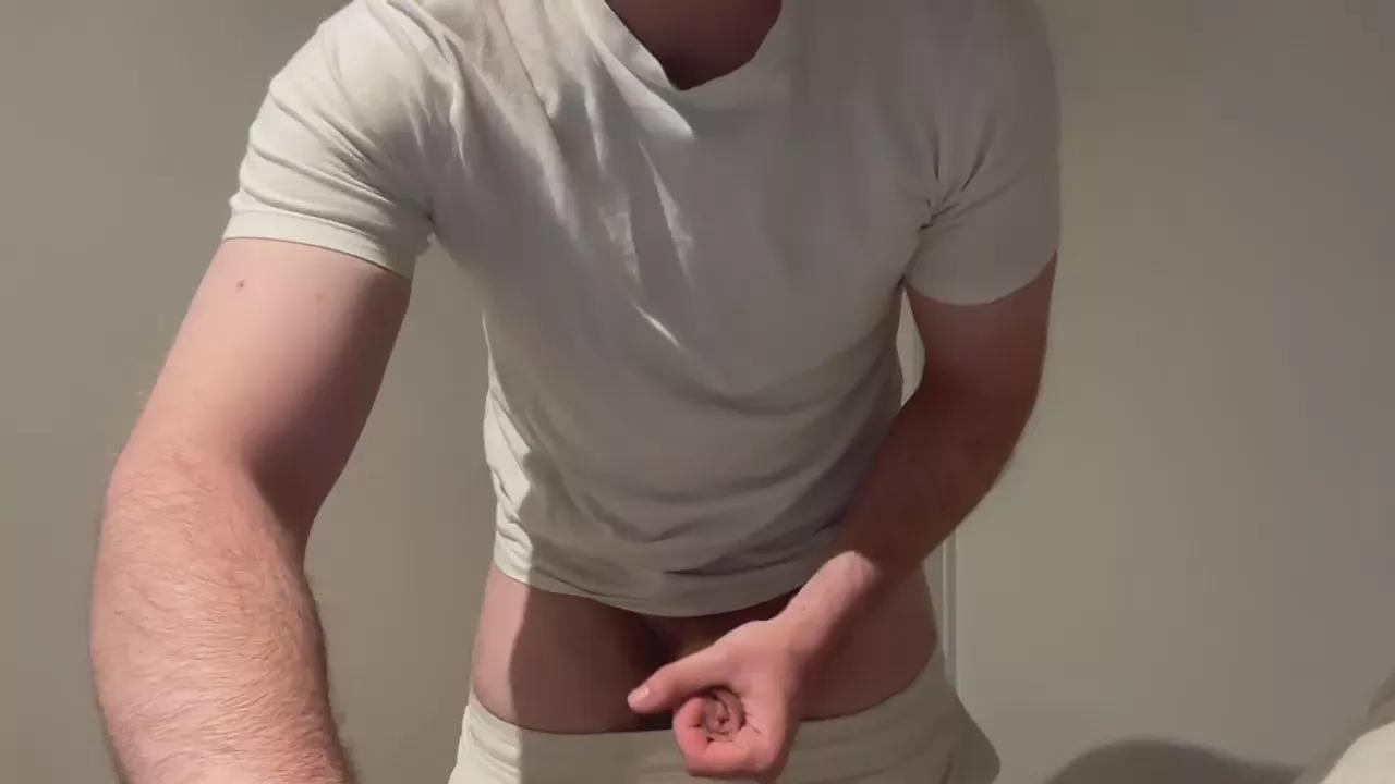 Offline boredhornyboy19 on Cam4