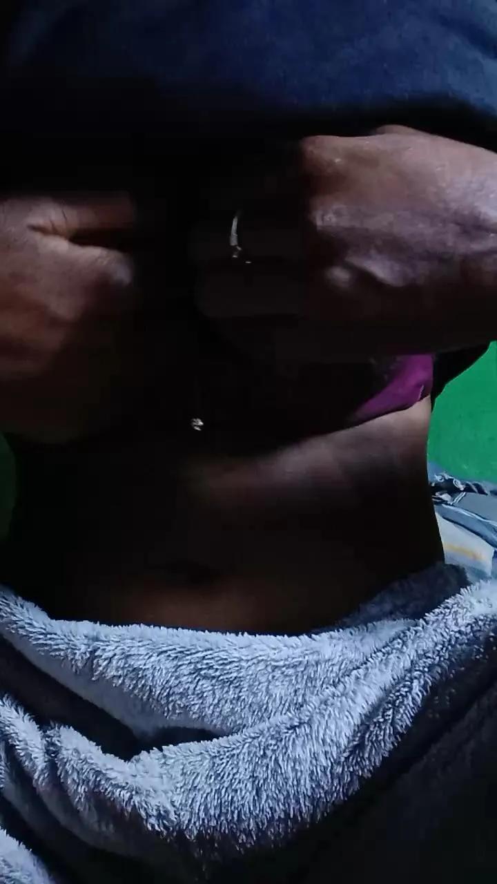 Offline briscelatafit3 on Cam4