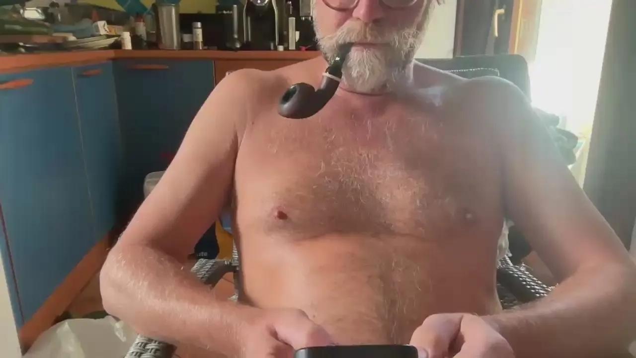 Freechat bttm4older1 on Cam4