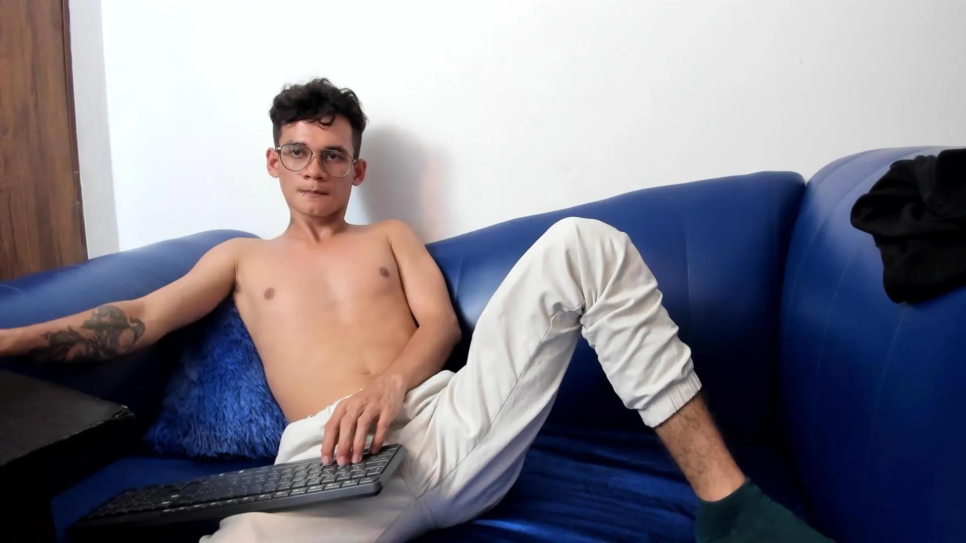 BunnyHorny_69 on Cam4