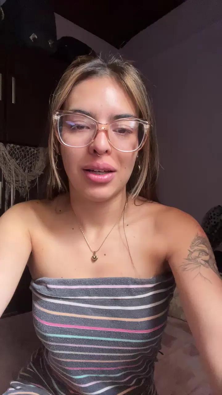 Offline cammydomm on Cam4