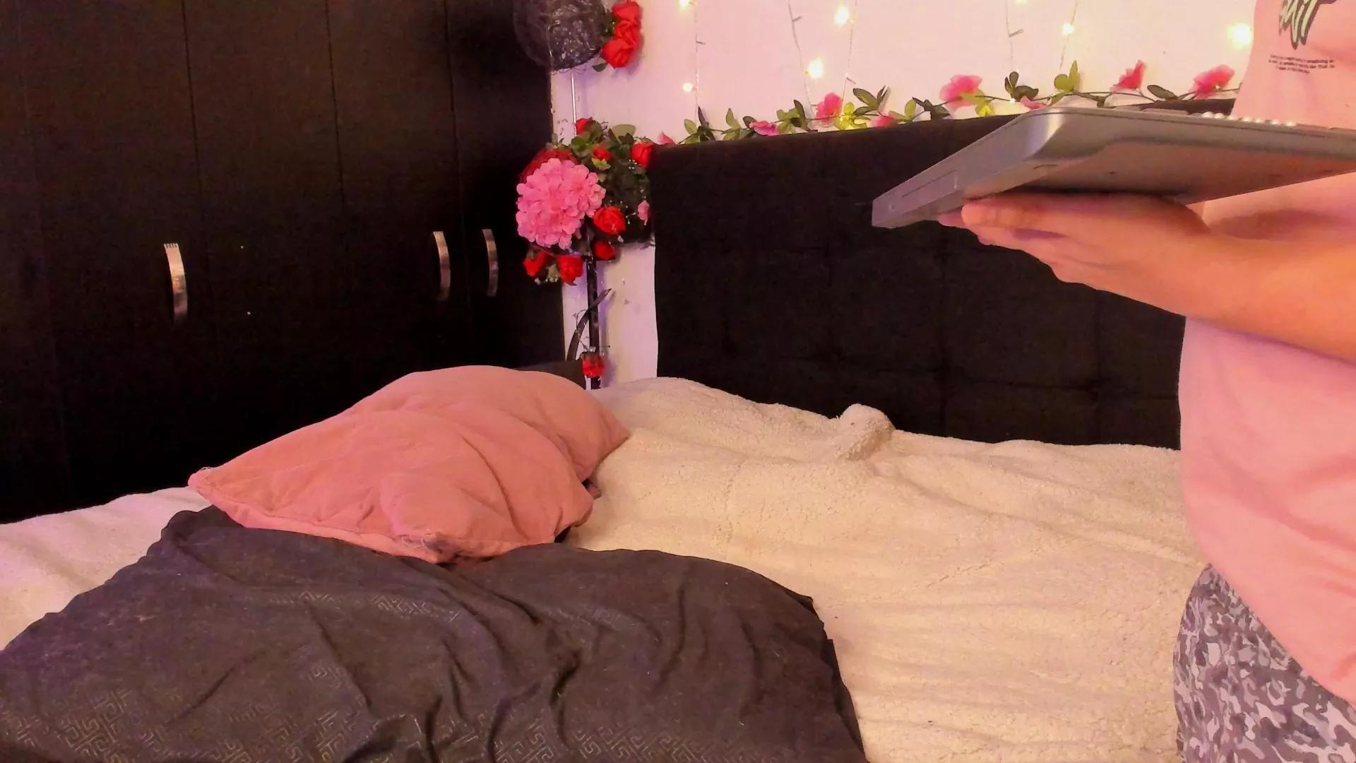 Offline Carlaxdreams on Cam4