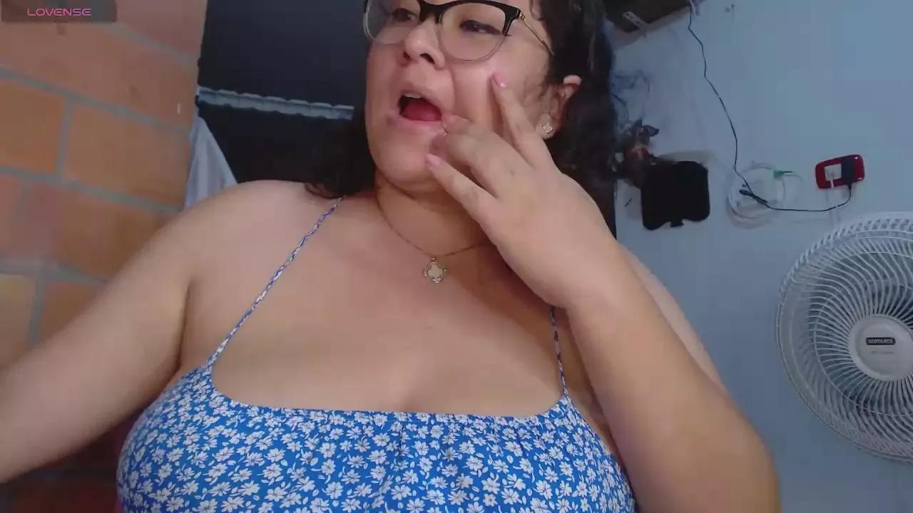 cinnamoncookies on Cam4 