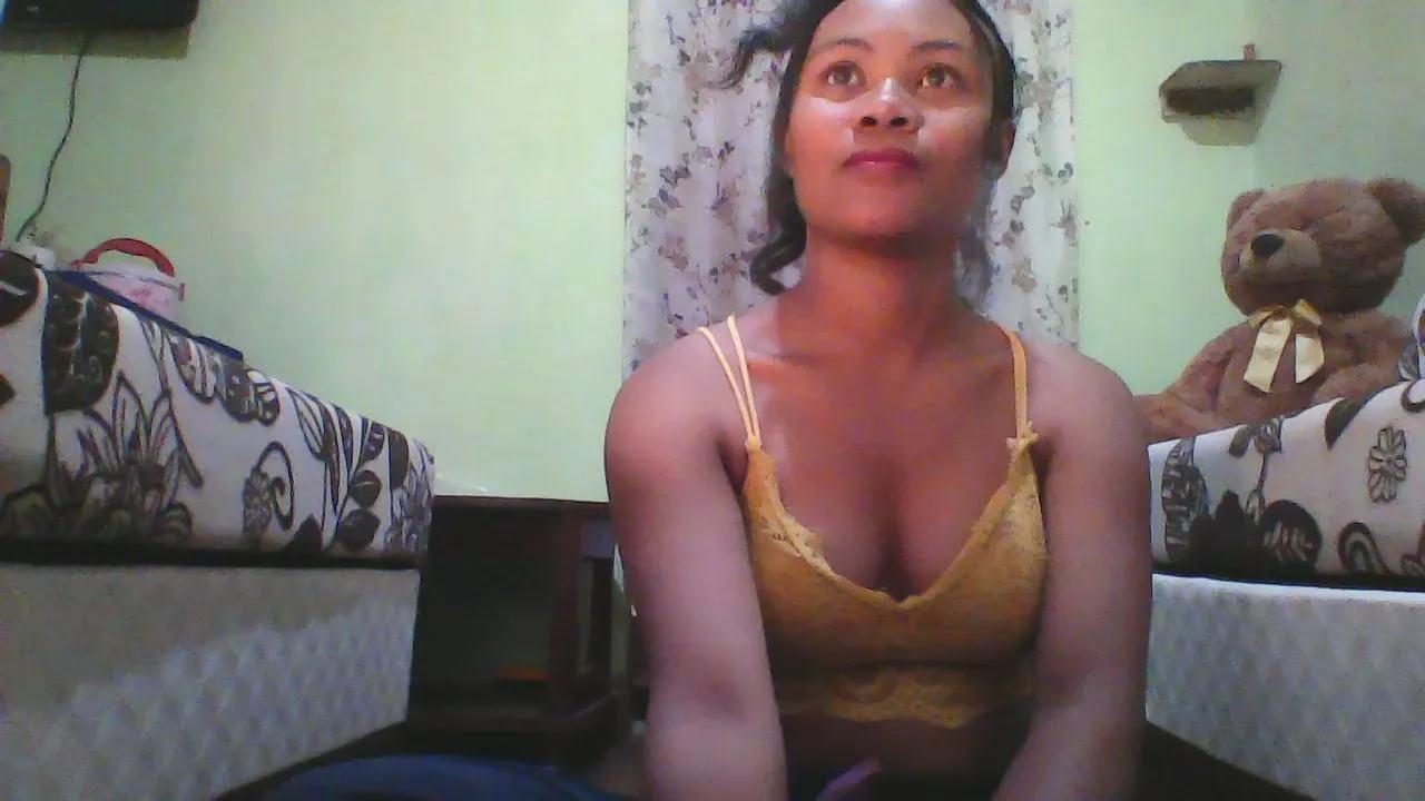 Dillianah2625 on Cam4 