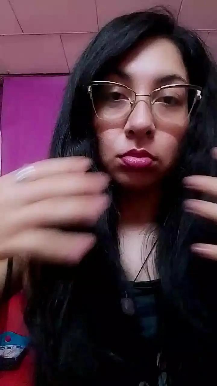 Offline Dulcemorena88 on Cam4