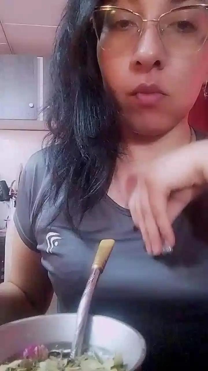 Offline Dulcemorena88 on Cam4