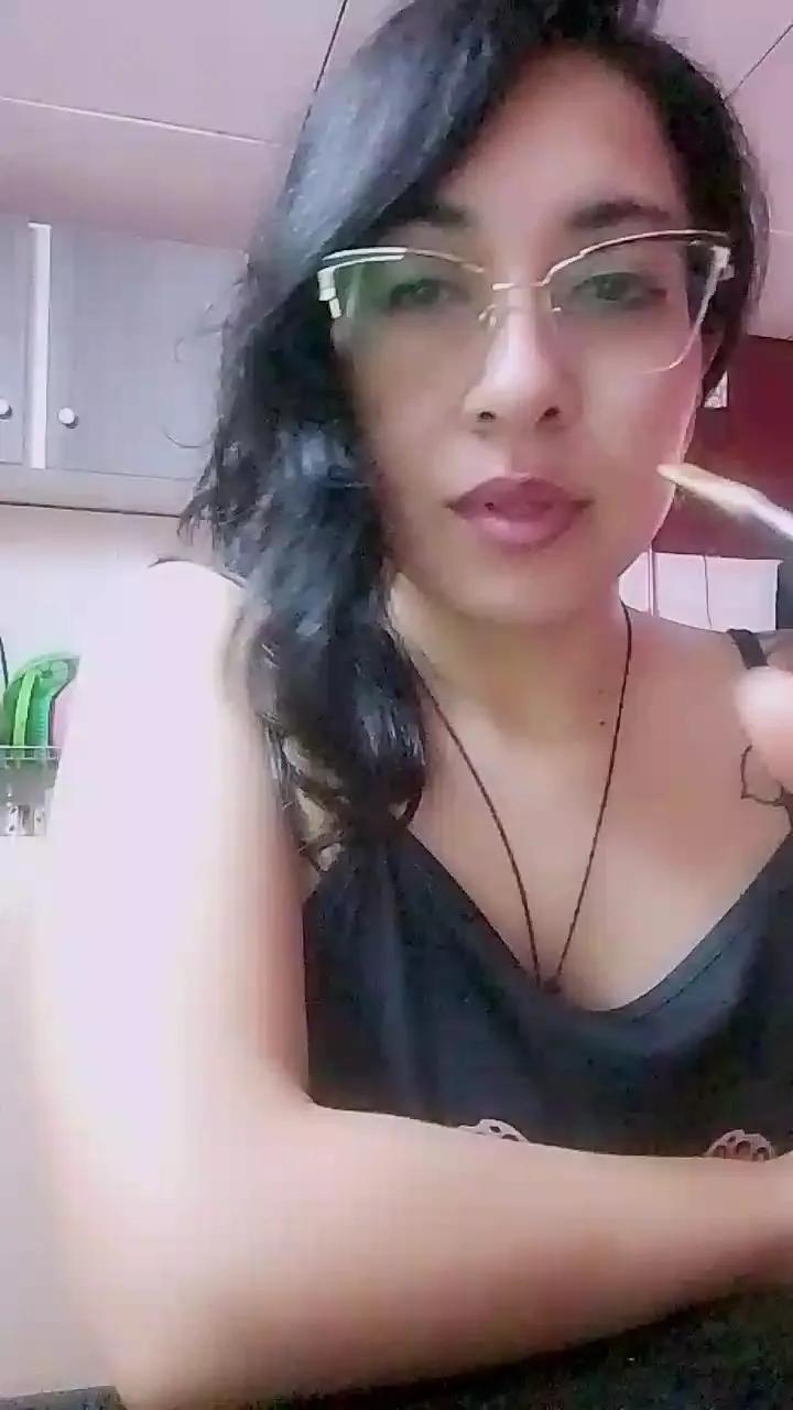 Offline Dulcemorena88 on Cam4