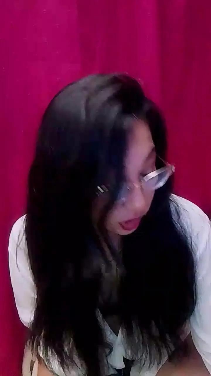 Offline Dulcemorena88 on Cam4