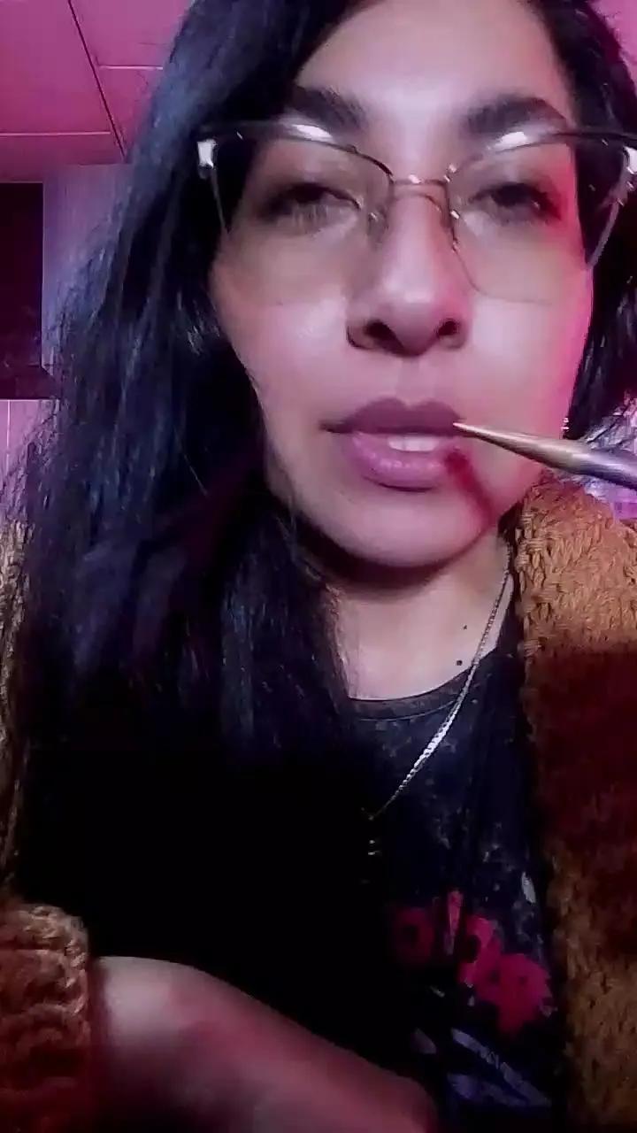 Offline Dulcemorena88 on Cam4