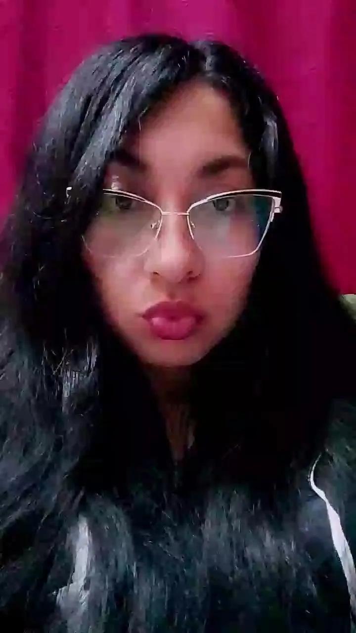 Offline Dulcemorena88 on Cam4