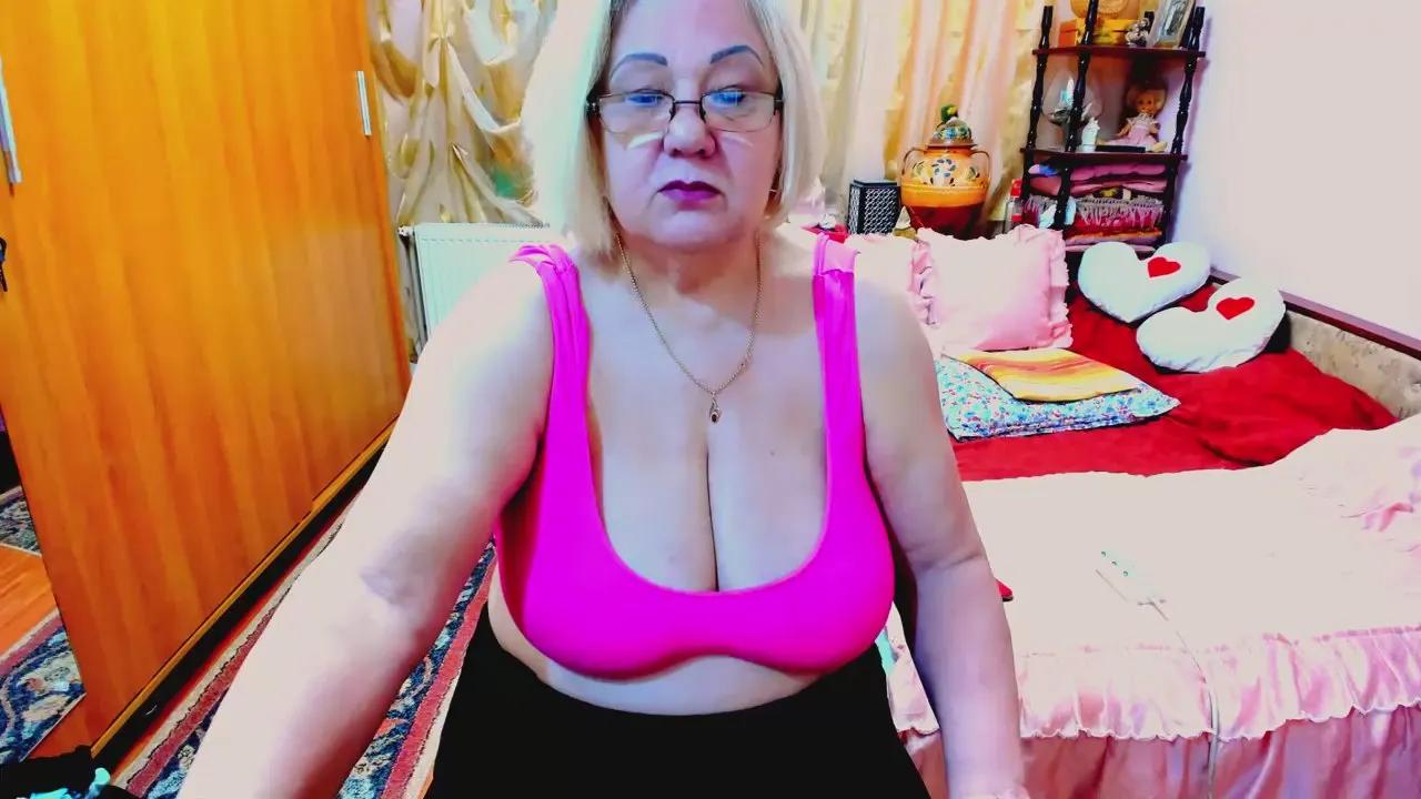 Offline ellyhot on Cam4