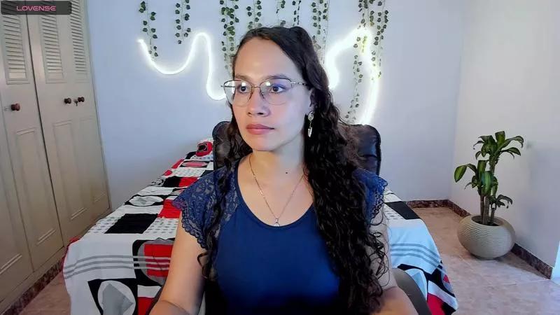 EmmaTorres9 on Cam4 