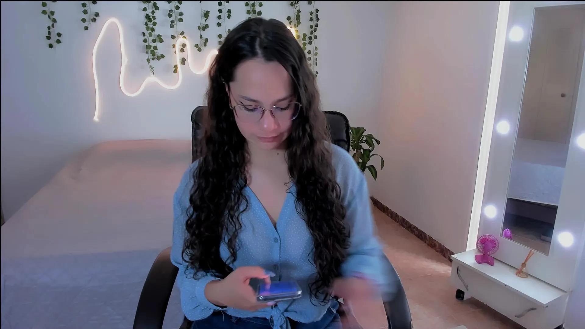 EmmaTorres9 on Cam4 
