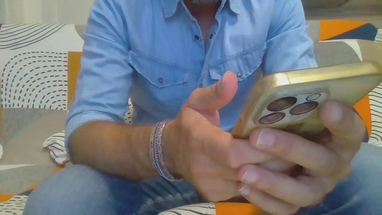 Offline eros1981hot1 on Cam4