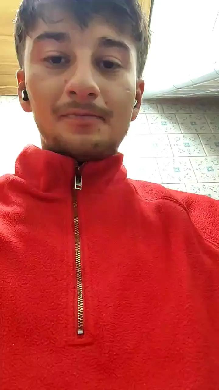 Offline Esteban19PG on Cam4