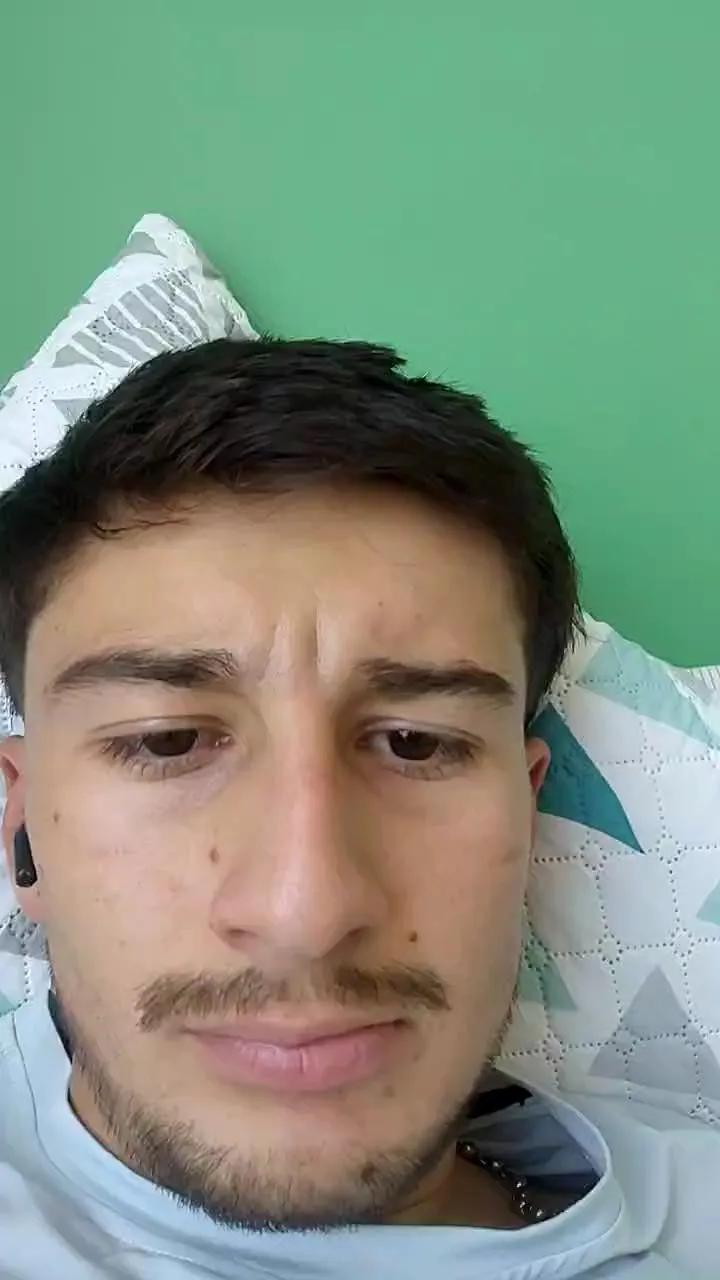 Offline Esteban19PG on Cam4
