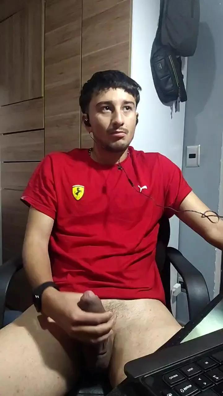 Offline Esteban19PG on Cam4
