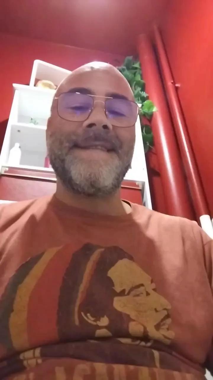 Offline Footjobest60 on Cam4