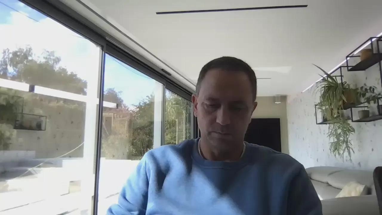 Offline foreskinuk on Cam4