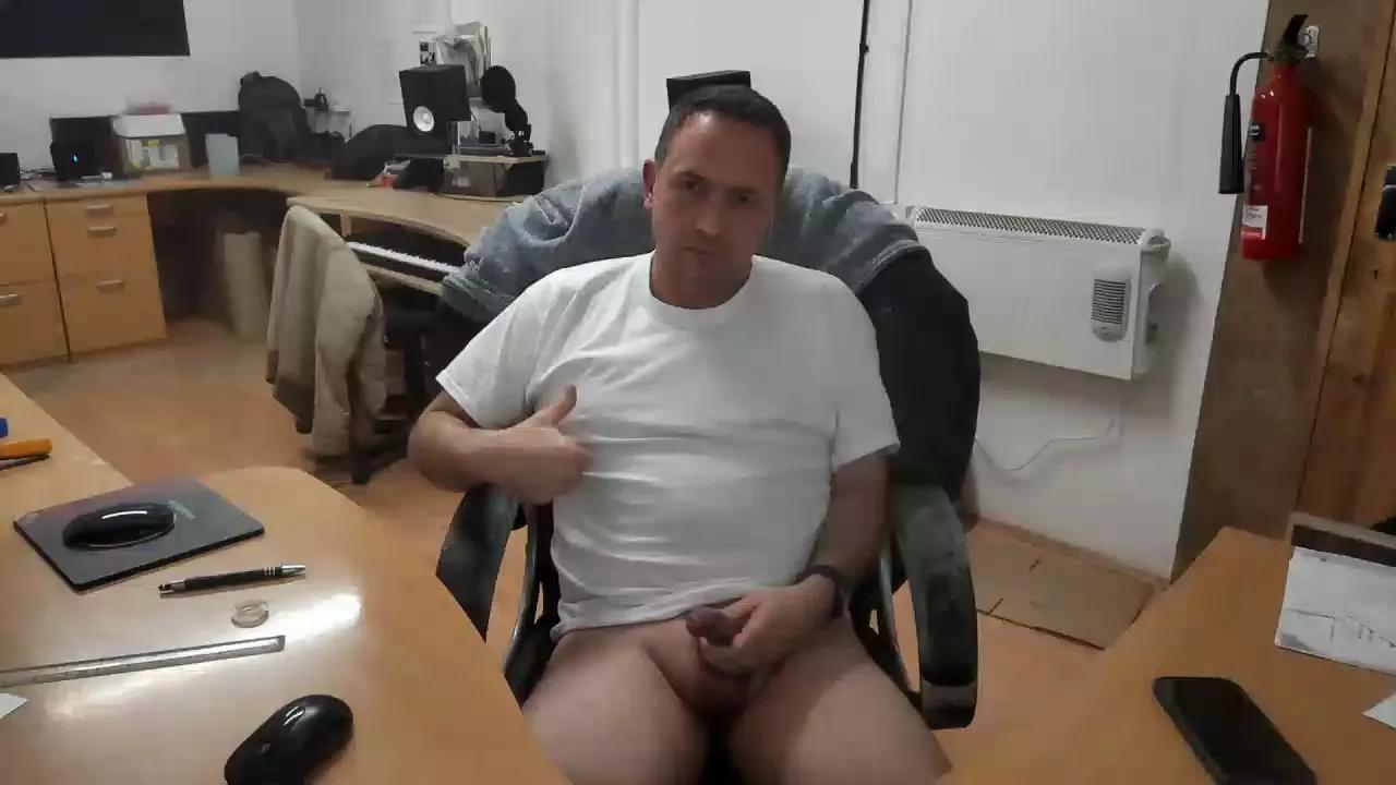 Offline foreskinuk on Cam4