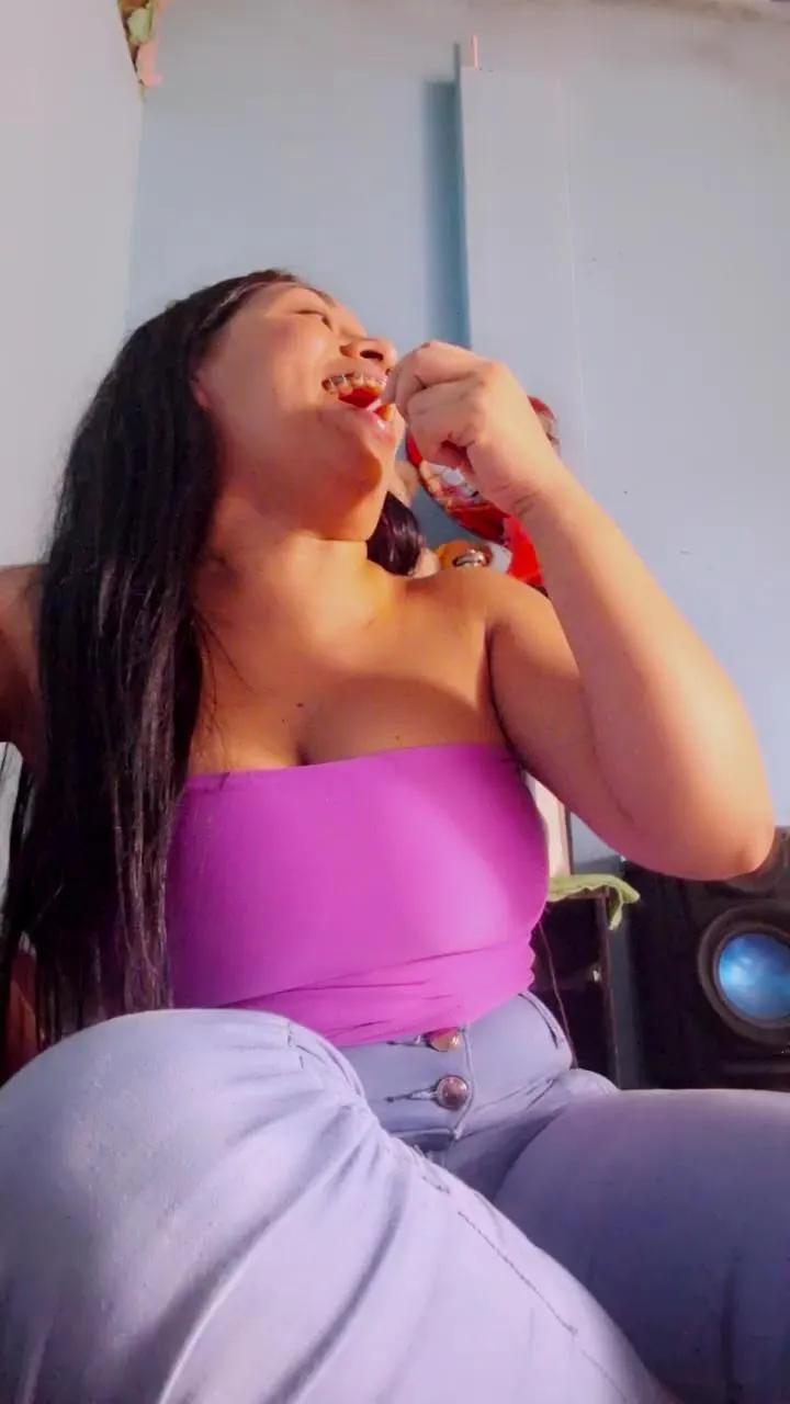 Freechat girl_pee on Cam4
