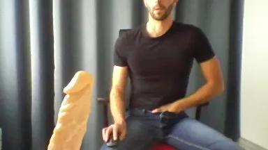 Offline Glucdick on Cam4