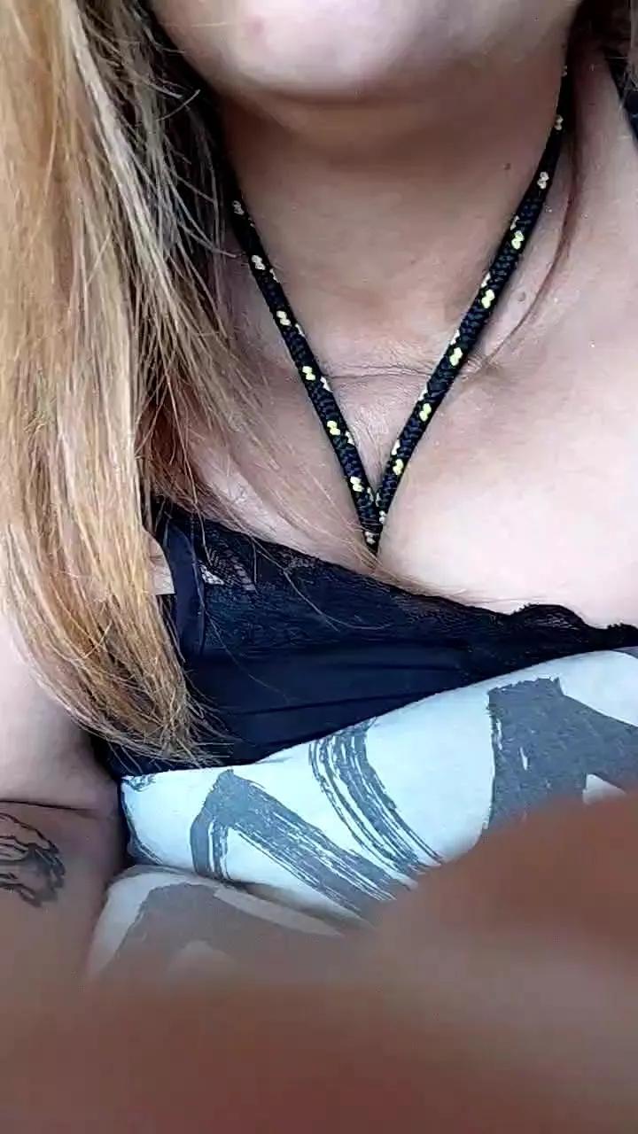 halanamorena on Cam4 