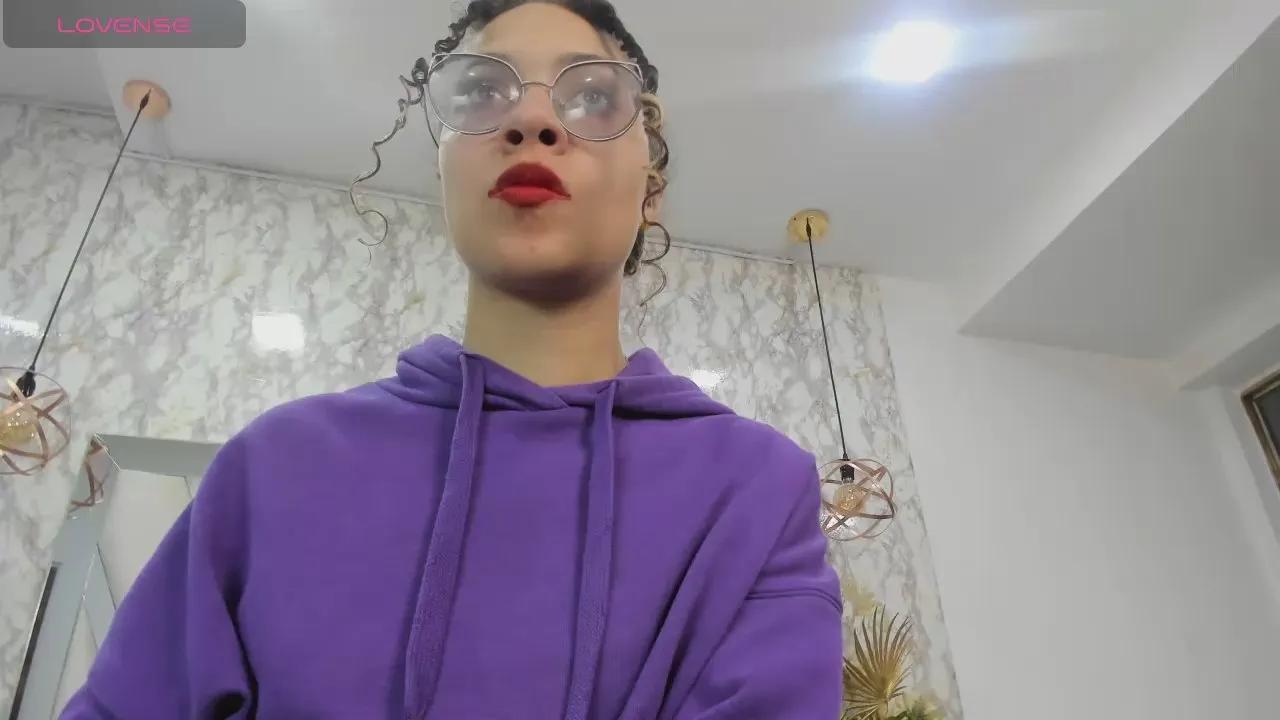 Hanna_Corne on Cam4 